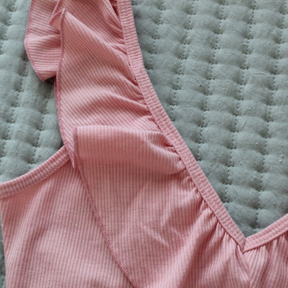 Pink Ribbed Ruffle Detail V-Neck Bodysuit - Picture 3 of 8